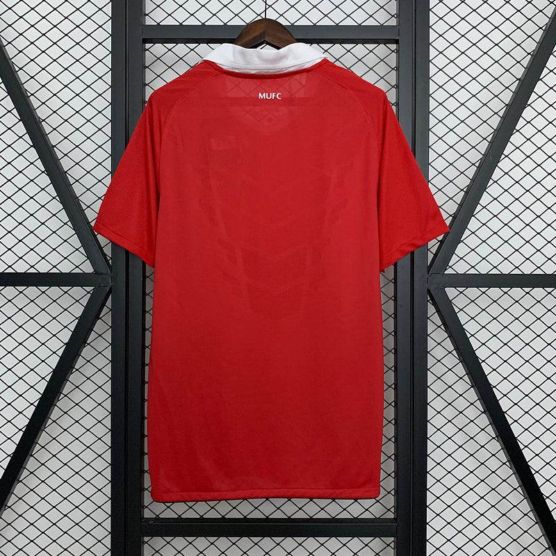 Manchester United 10/11 Home Football kit - Footyb