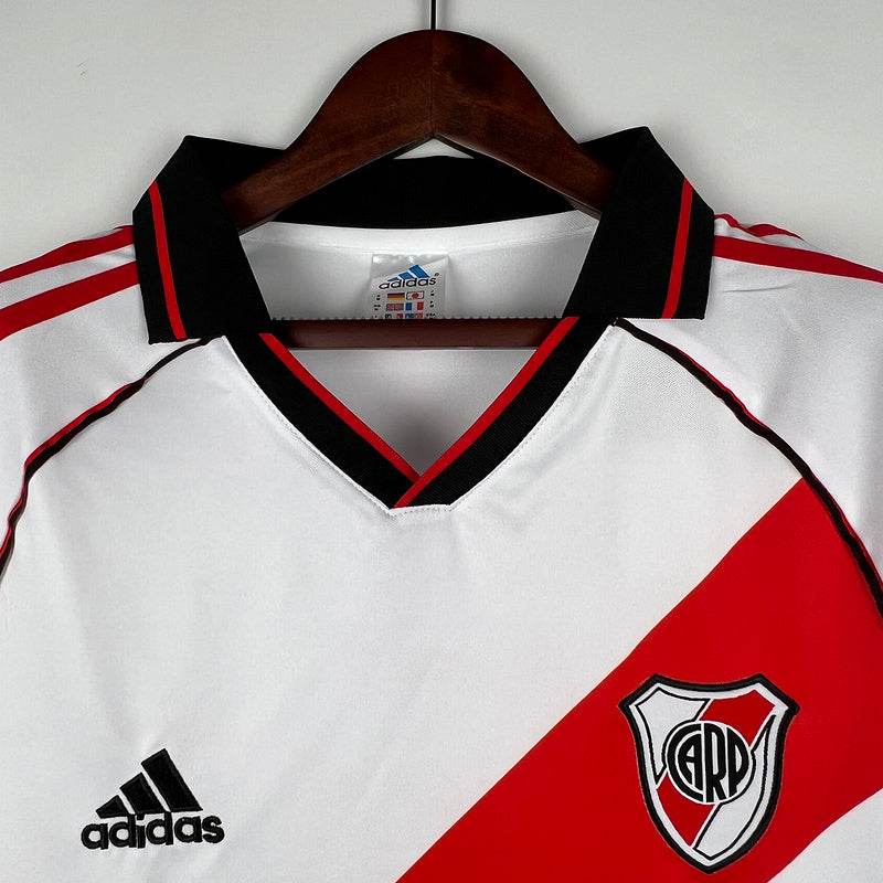 River Plate 00/01 Home Football kit - Footyb