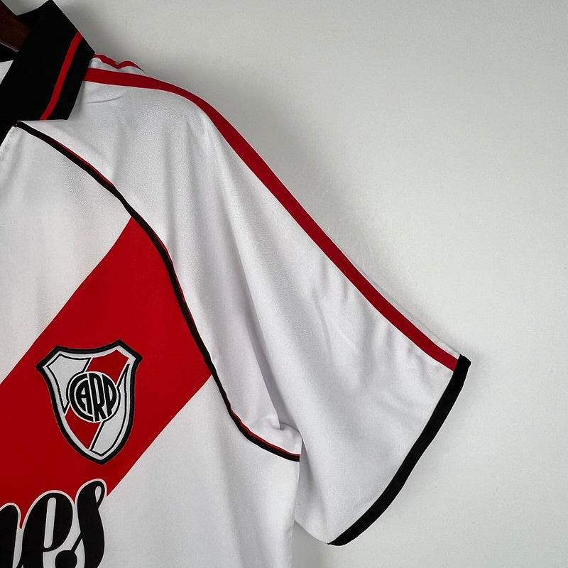 River Plate 00/01 Home Football kit - Footyb
