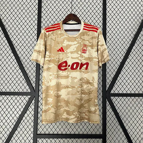 23/24 Nottingham Forest Training Wear Football kit
