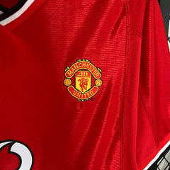 Manchester United 00/02 Home Football kit