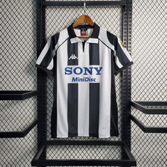 1997-1998 Juventus Home kit